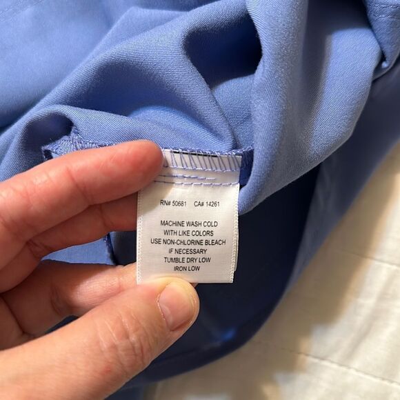 Grey’s Anatomy M V Neck Scrub Top in Ceil Blue - Picture 10 of 11